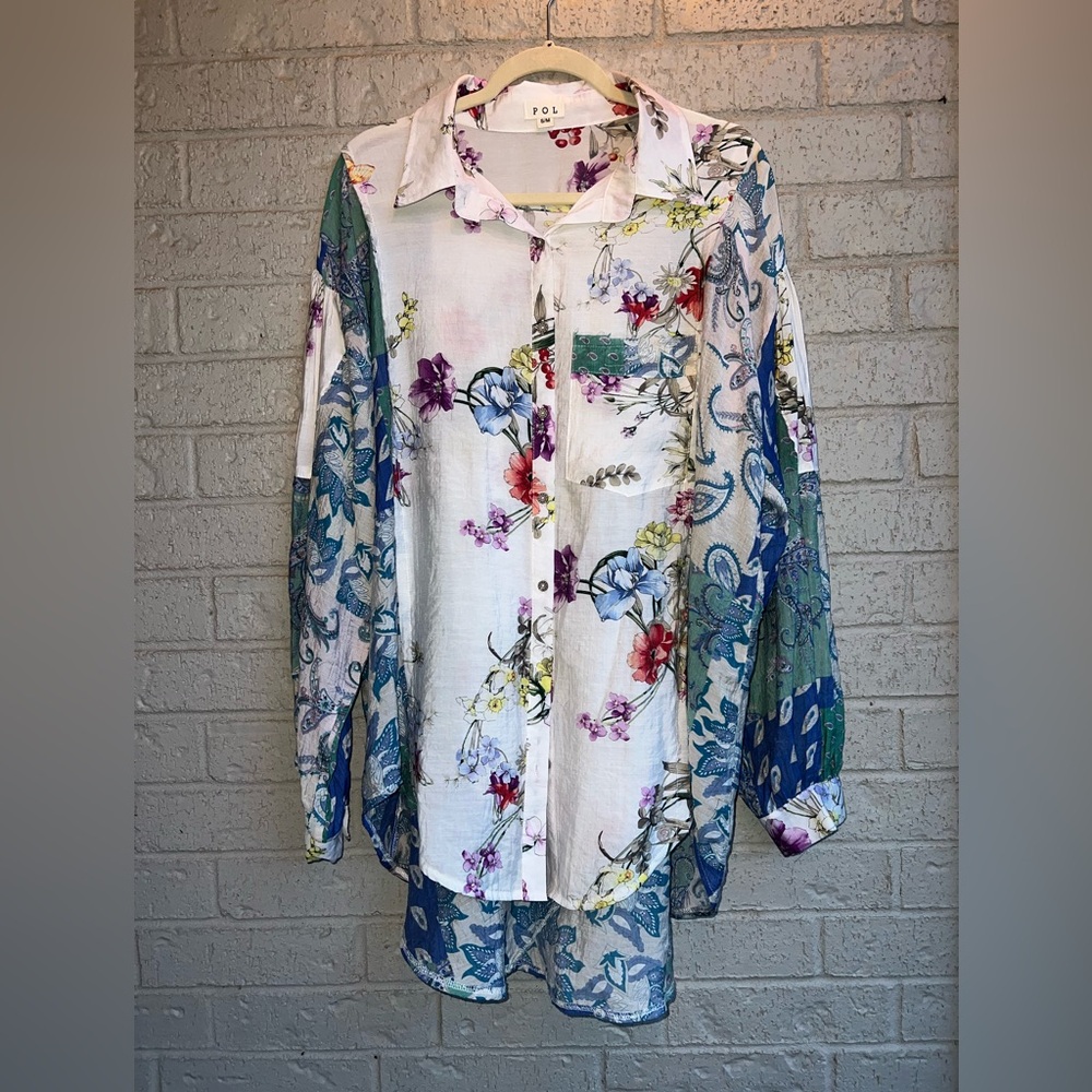 POL lightweight multimedia Floral long sleeve button down size S/M